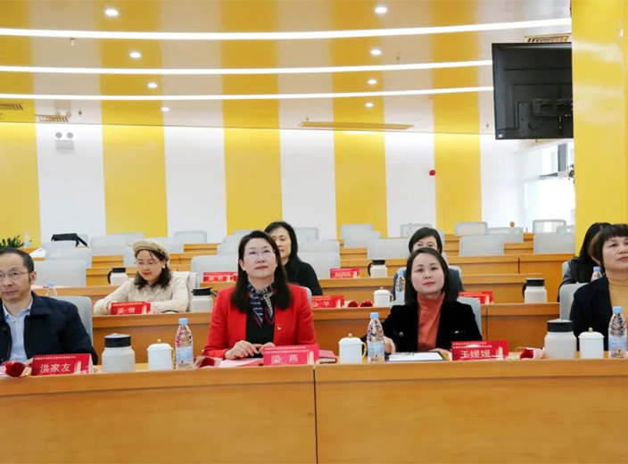 simpósio sobre mulheres empreendedoras e tecnólogas na província para celebrar o festival de 8 de março foi realizado em tecnologia yuanchen
